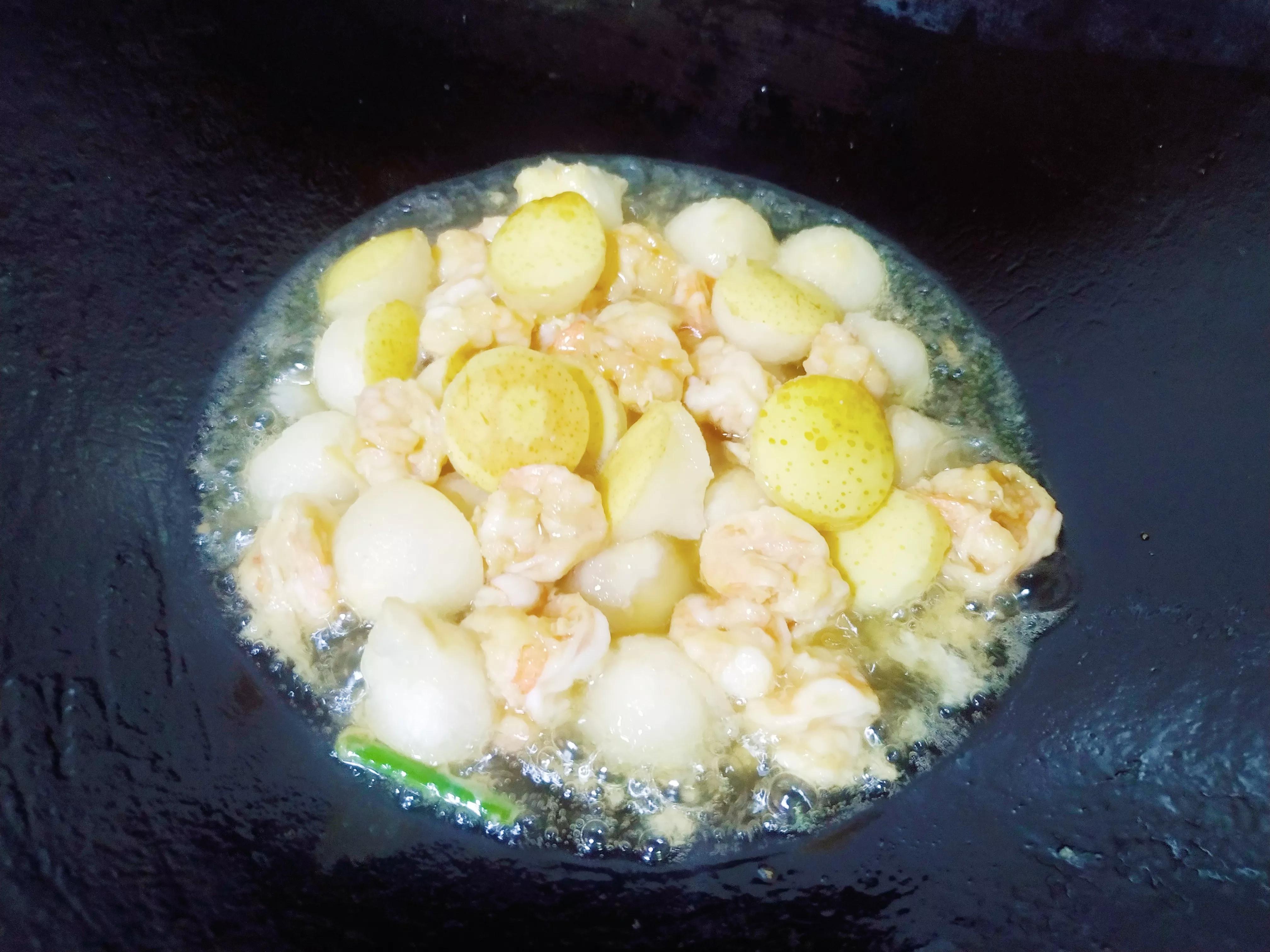 中秋节将至，记得给家人做道“球”，钙含量丰富，寓意团圆不分离