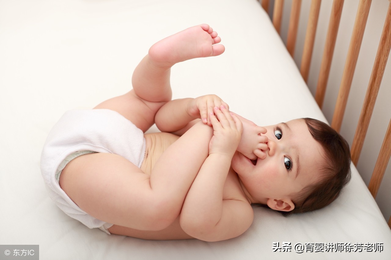 宝宝边喝奶边拉臭臭,宝宝边喝母乳就拉是怎么回事